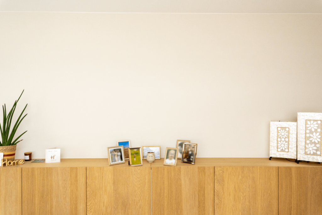 Zwevende dressoir door schrijnwerker inn concepts