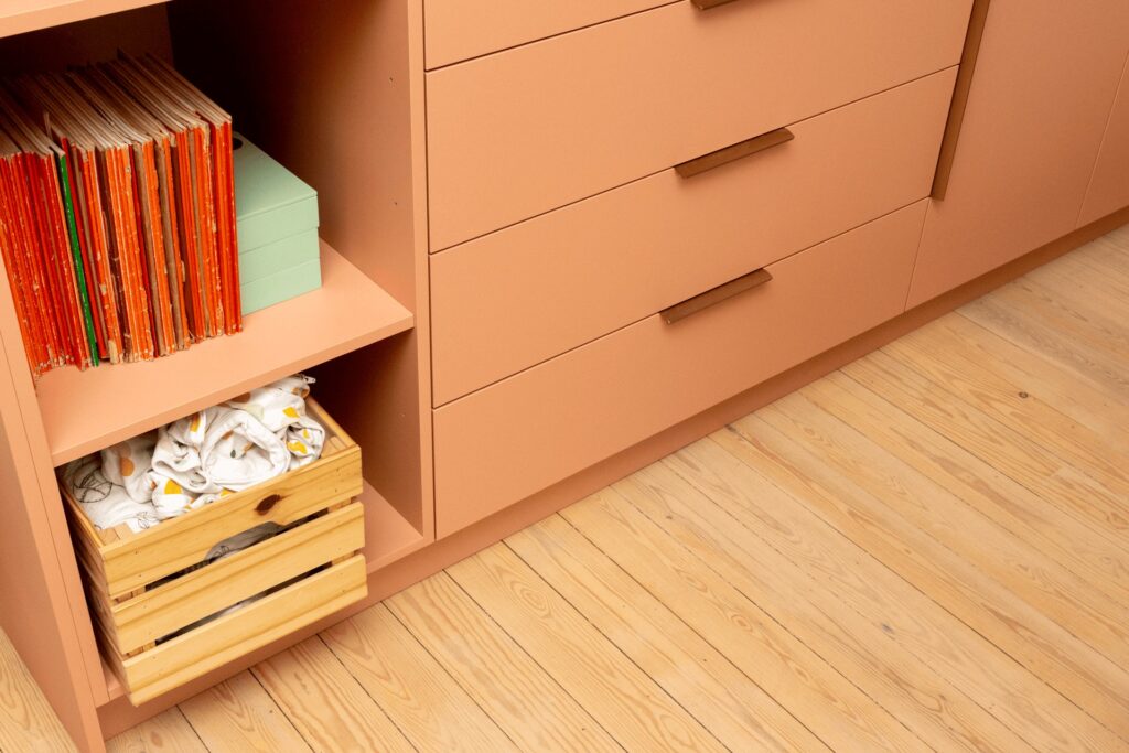 maatwerk kast met veel opties door schrijnwerker gemaakt